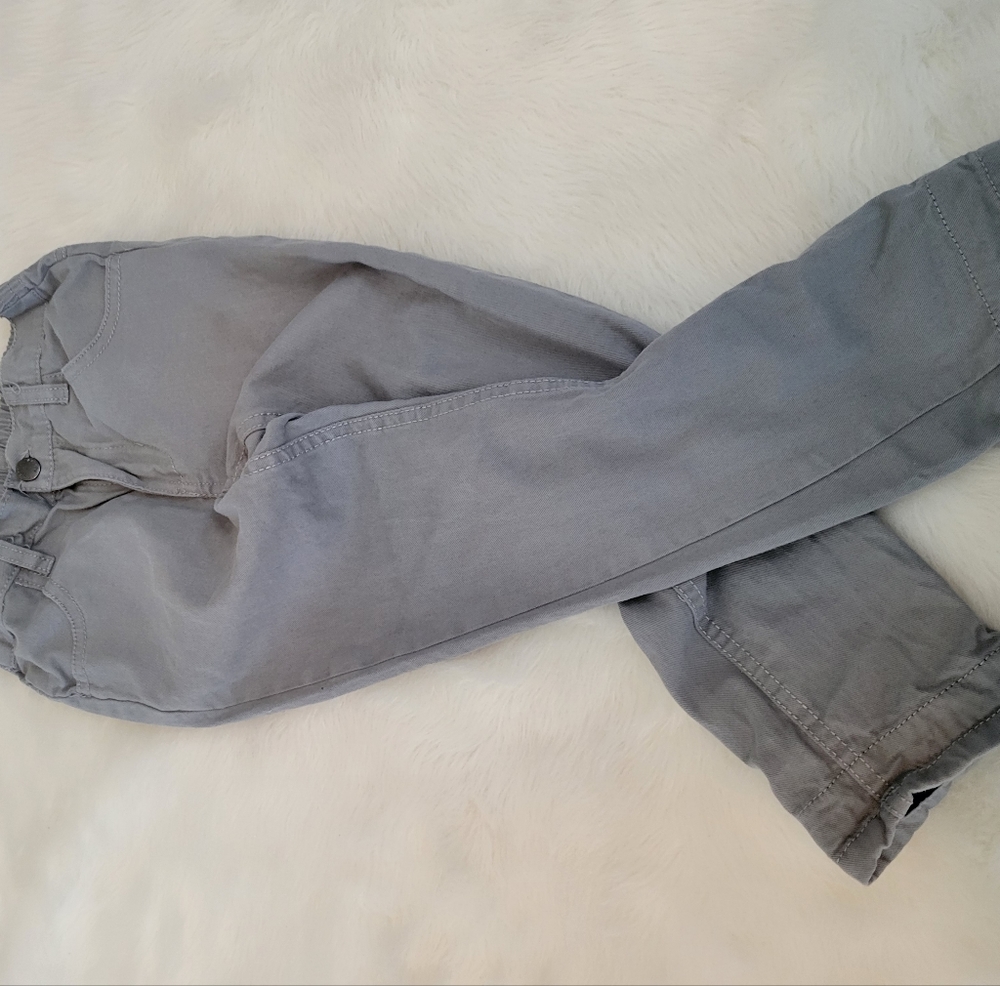 Tahari Boys Size 5 grey soft jeans.